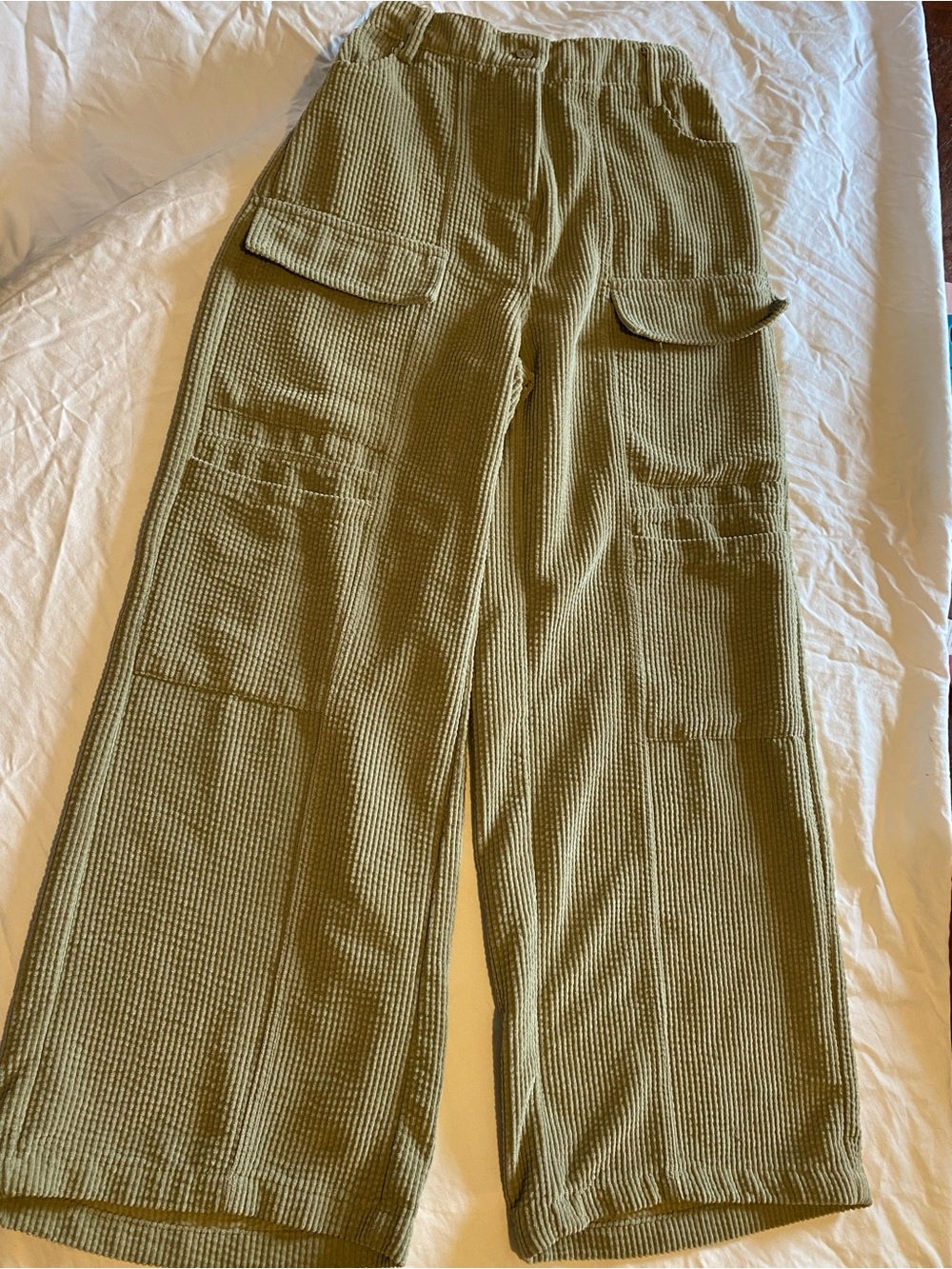Wide-Leg Cargo Pants in Olive - Women